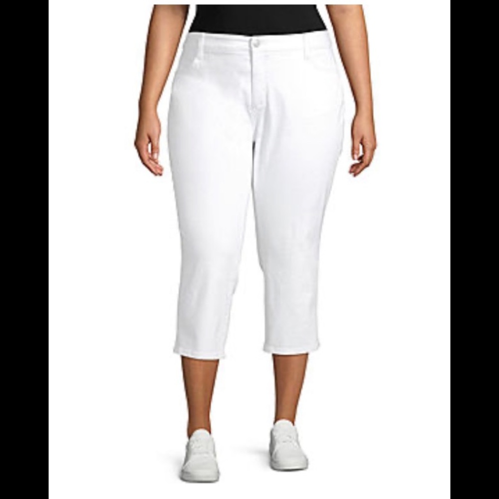 Saint John’s Bay Capri Pants